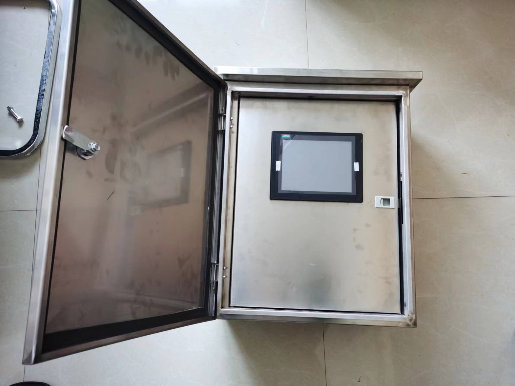 1693464114324446.jpg 智能通风柜及控制屏3.jpg