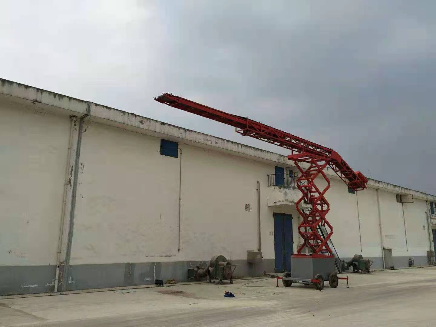 1704352666214553.jpg 移动式升降补仓机2.jpg